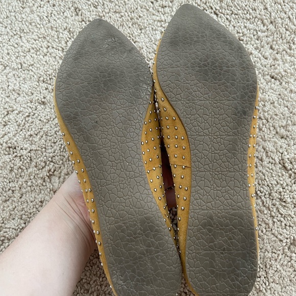 Steve Madden studded yellow suede pointed toe flats - Picture 2 of 3